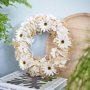 Veniec z bielych kvetov