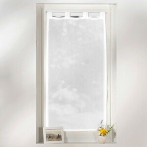 Voálová záclonka zakončená pútkami