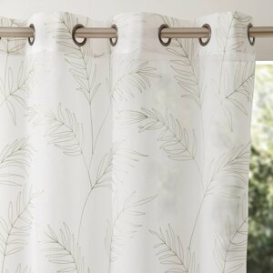 Voálová záclona s výšivkou listov a zakončením očka