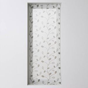 Vitrážová záclona s motívom listov a zakončená pútkami