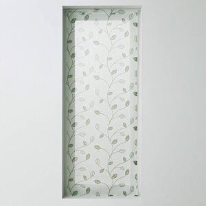 Vitrážová záclona s motívom listov a zakončená pútkami