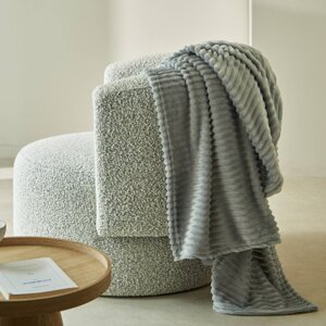 Hebký pléd s vrúbkovaným efektom