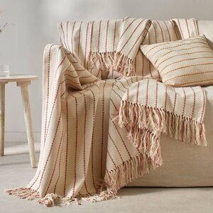 Pléd alebo prikrývka na pohovku so strapcami