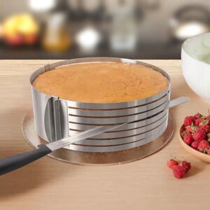 Prekrajovacia forma na tortu posuvná, priemer 24-30 cm