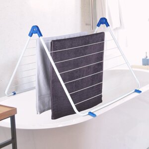 Sušiak na bielizeň nad vaňu