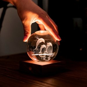 Stolná lampička s 3D laserovaným motívom, viac variantov - Gingko Motiv: delfíni