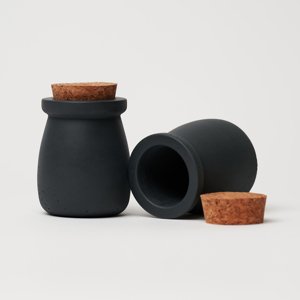 ODLITO ODĽATO Betónová dóza – Nefertiti – grafit (čierna) – 8 cm – 2ks